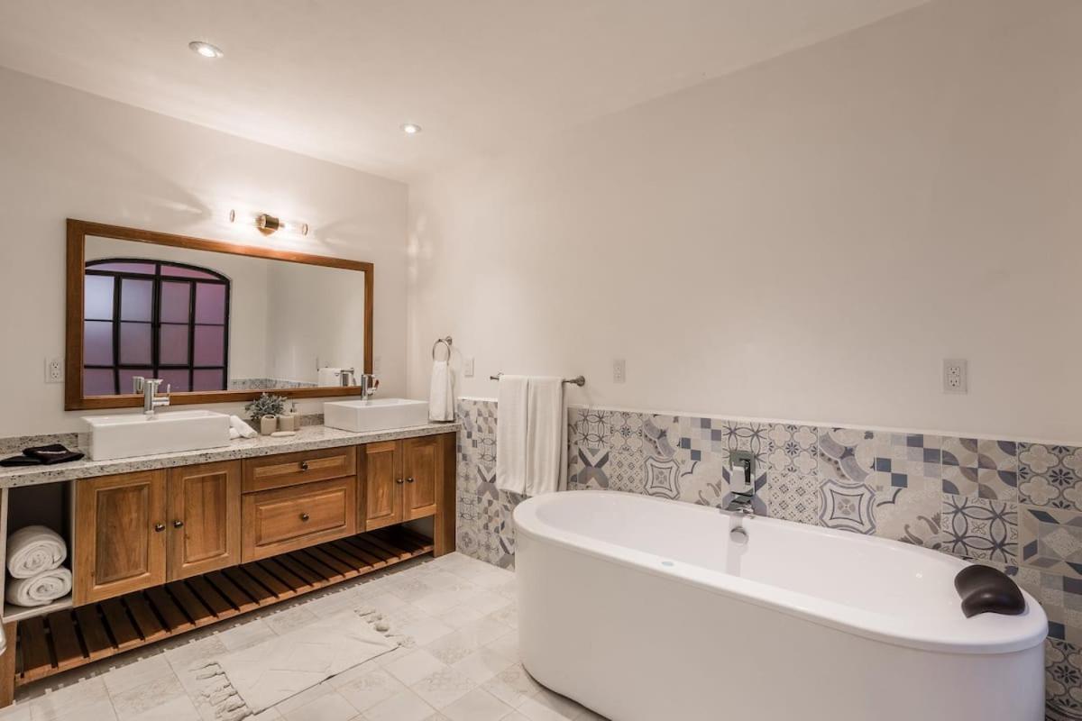 Luxury Apartments In Centro San Miguel De Allende With Rooftop & Jacuzzi Екстериор снимка